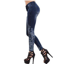 Load image into Gallery viewer, Frosted Embroidered Jeans
